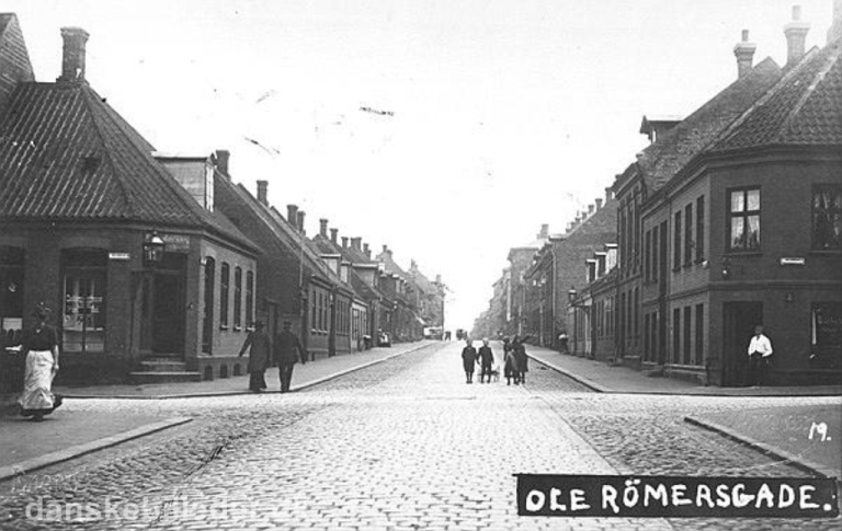 Fil:Ole Rømers Gade (Ukendt) 1905.jpg