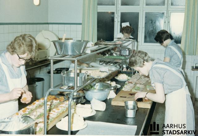 Fil:Smørrebrødsstue på Amtssygehuset.jpg