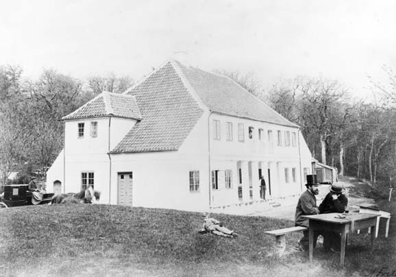 Fil:Salonen, 1865, ukendt fotograf.jpg