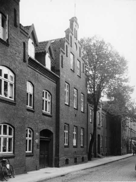 Fil:Paradisgade, Thorkil Svendsen, 1935 (Dengamleby).jpg