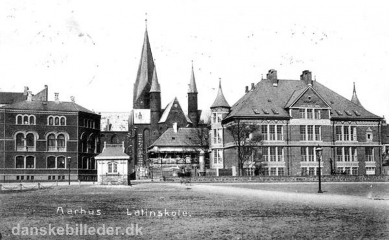 Fil:Aarhus katedralskole (ukendt) 1906.jpg