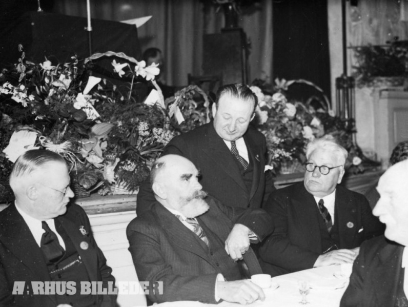 Fil:Arbejdsmændenes Fagforening Afdeling A. 50 års jubilæum i Arbejdernes Forsamlingsbygning i 1939.jpg