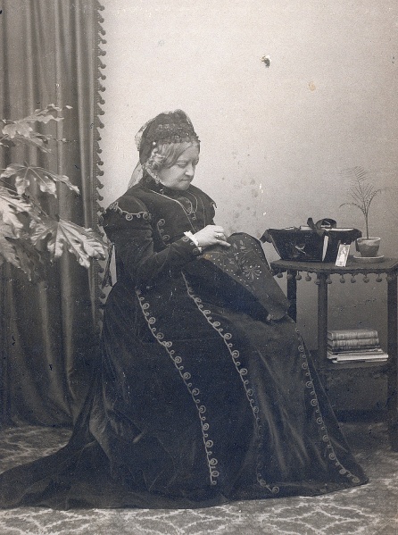 Fil:Eleonora Emilie Dahl, ca. 1900.jpg