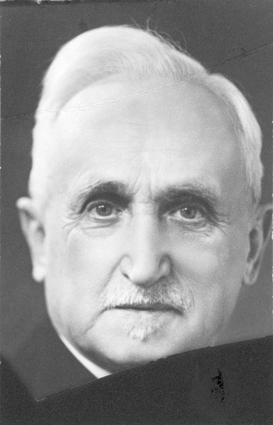 Fil:Thomas Thomasen Sabroe, Riis Knudsen, 1938.jpg
