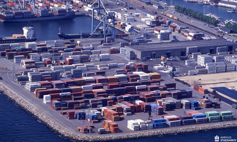 Fil:Containerhavn, hvor Aarhus Ø ligger i dag.jpg