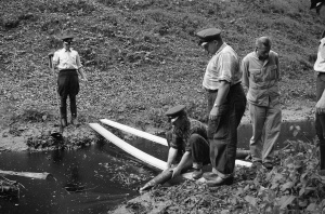 Olieudslip, Skambækken, Ib Rahbek-Clausen, 1964.jpg