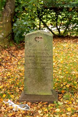 Gravsten Philip Hartvig Ree.jpg