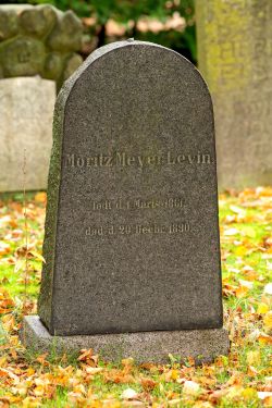 Gravsten Moritz Meyer Levin.jpg
