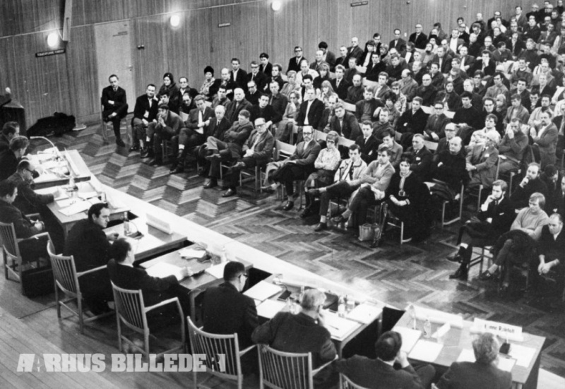 Fil:Byggefagenes sammenslutnings møde. Rådhushallen 28. januar 1971.jpg