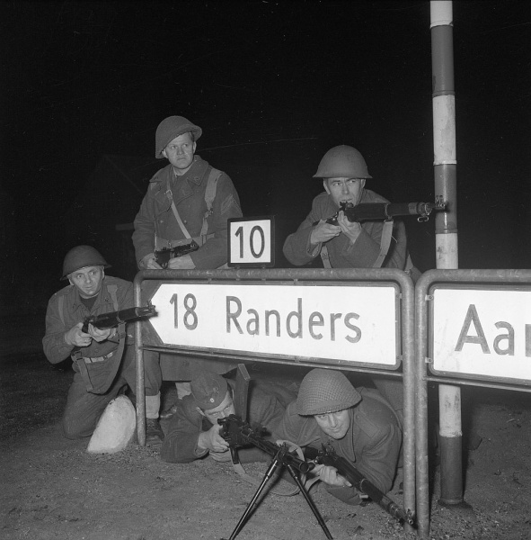 Fil:Natoøvelse - hjemmeværnet, Børge Venge, 1955.jpg