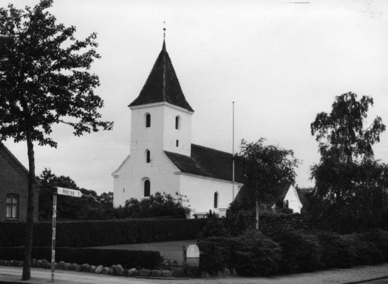 Fil:Malling Kirke 1956, Thomas Pedersen.jpg
