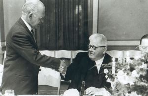 B1394 August F Schmidt Ib Hansen Brabrand-Aaslev Lokalarkiv.jpg