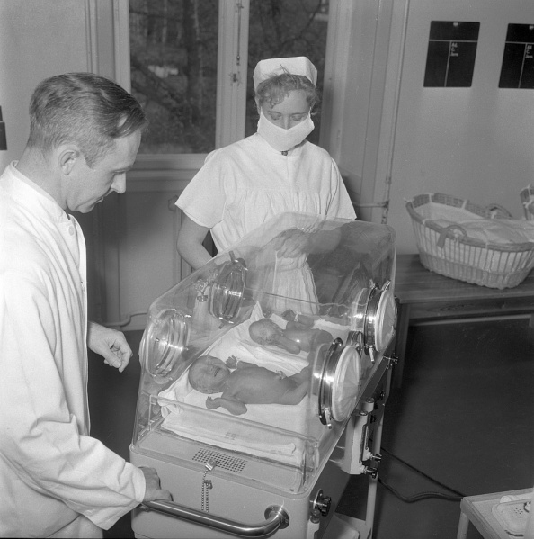 Fil:Fødselsanstalten, Børge Venge, 1958.jpg