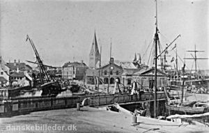 Åhavn med svingbro 1880.jpg