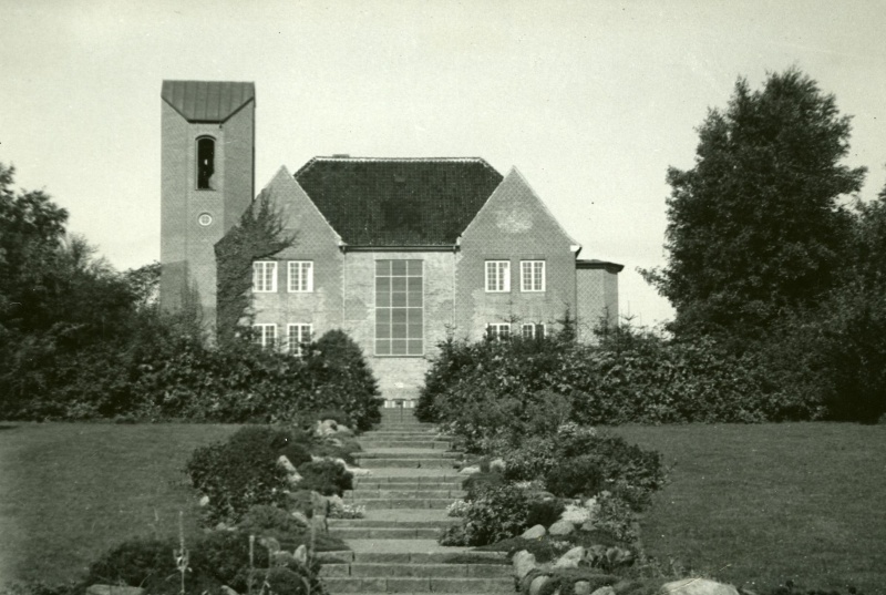 Fil:Risskov Kirke, 1935, Thomas Petersen.jpg