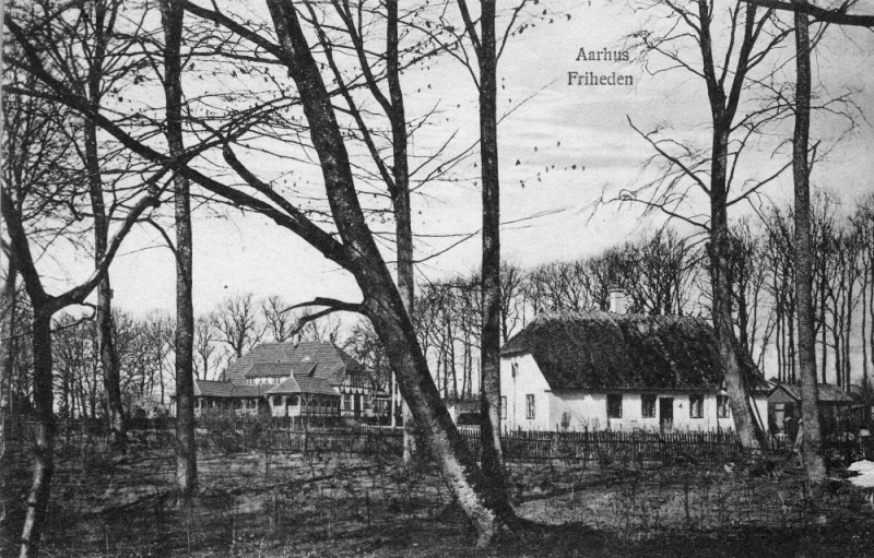 Fil:Restaurant Friheden og Humlehavehuset, ca. 1910.jpg