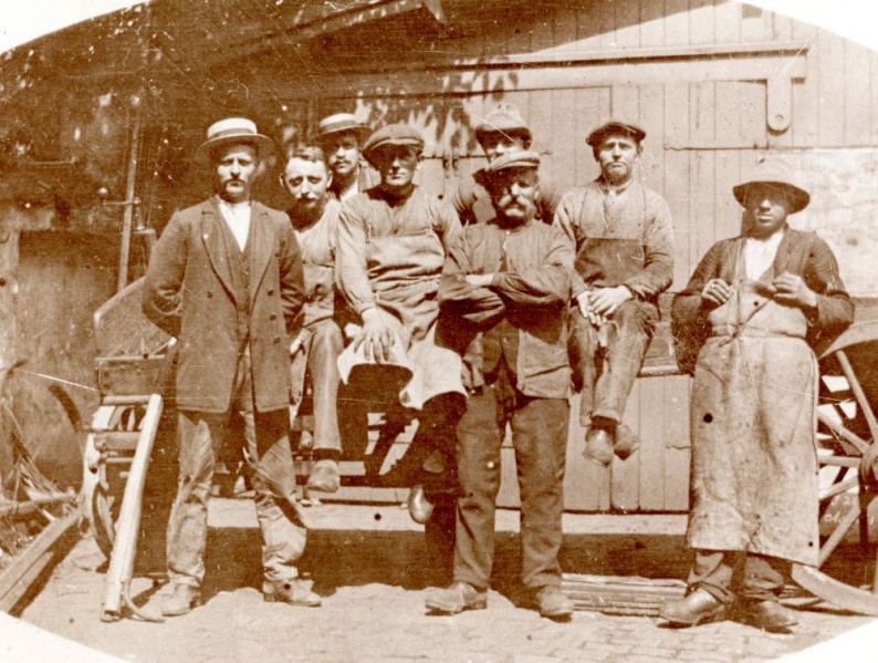 Fil:Rahr Tekniske Forretning, ca. 1920.jpg