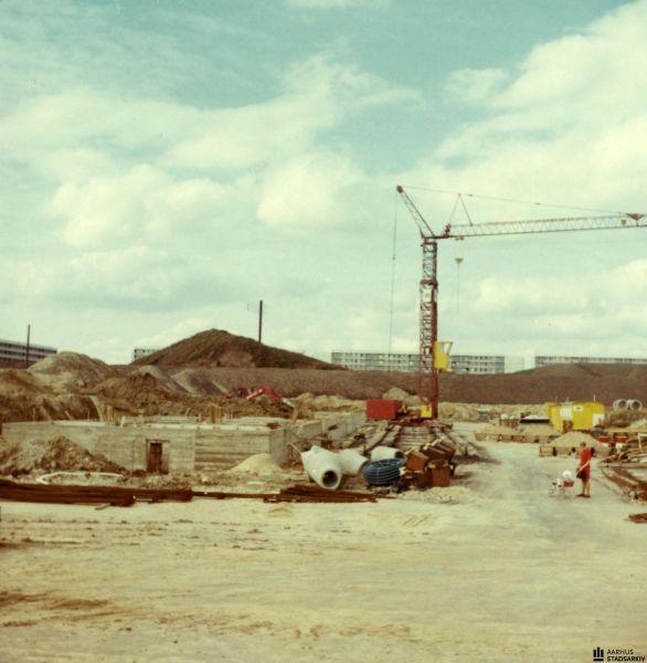 Fil:Gellerupparken under opførelse.jpg