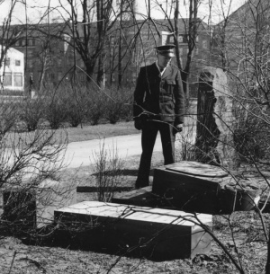 Rådhusparken gravsten 1954.jpg