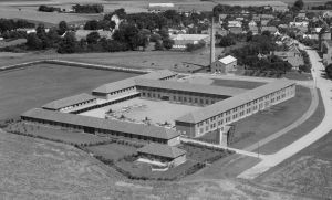 Vejlby Skole 1956 Sylvest Jensen Luftfoto B00326 005e.jpg