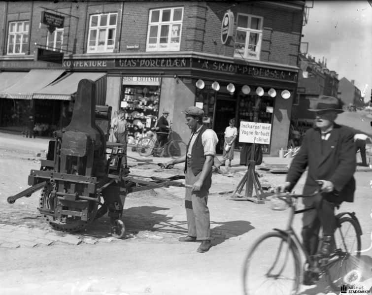 Fil:Vejarbejde på Vesterbro Torv.jpg