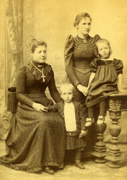 Fil:Mathilde Krarup, 1909, Frederikke Kathinca Alvinde Eckardt.jpg