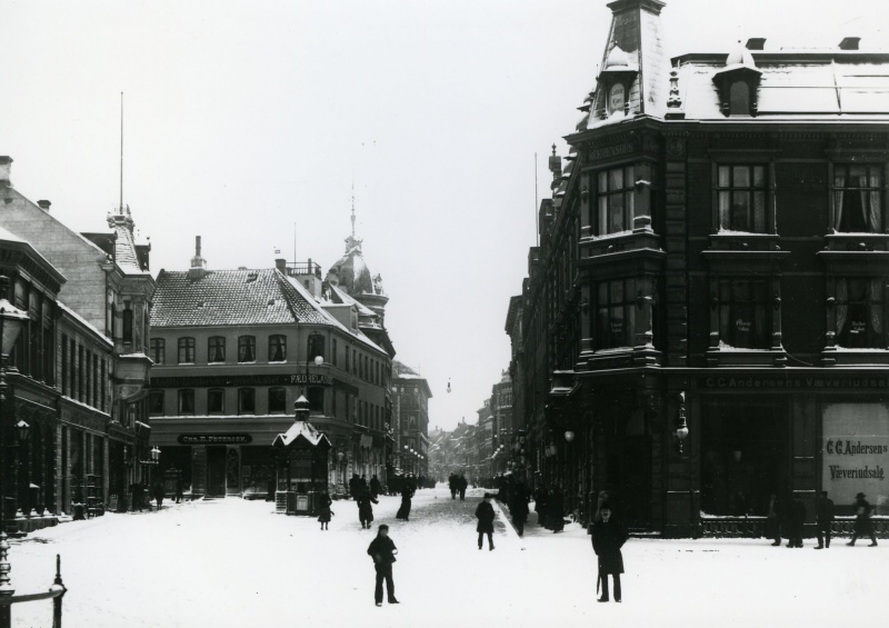 Fil:Skt. Clemens Torv, 1902, ukendt fotograf.jpg