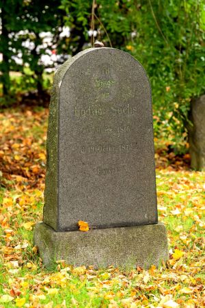 Gravsten Ludvig Sachs.jpg