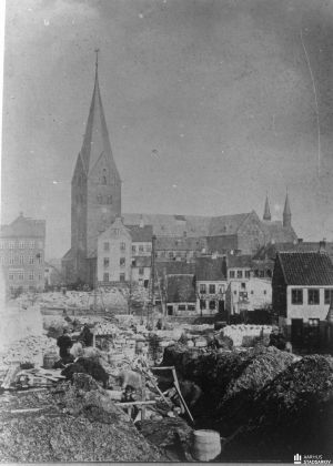 Nedrivning i forbindelse med opførelsen af Skt. Clemens Bro.jpg