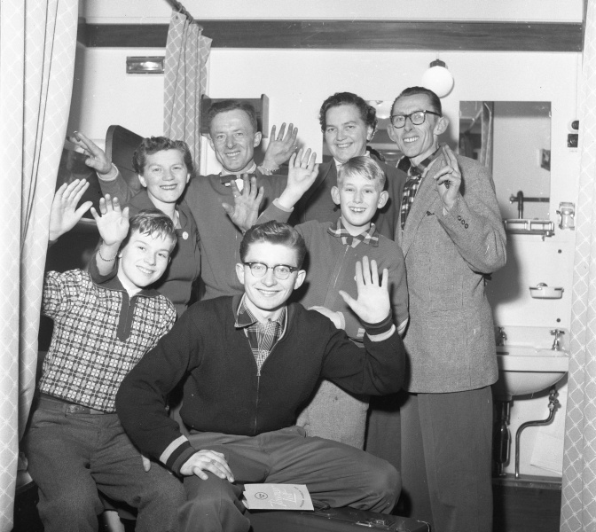 Fil:Familien Holm 1957.jpg