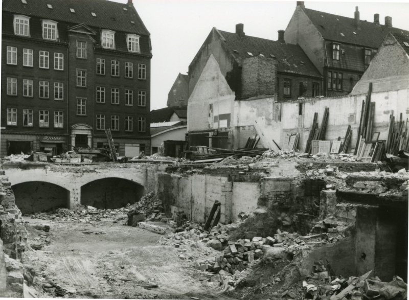 Fil:Nørreport det nedrevne Hotel Jyllandaugust 1960125.jpg