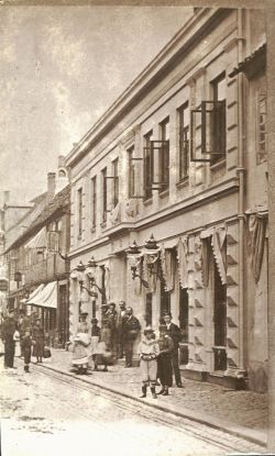 Svaneapoteket, 1884, ukendt fotograf.jpg