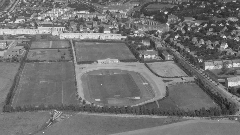 Fil:Viby Idrætspark H09062 042c sylvest jensen 1957.jpg