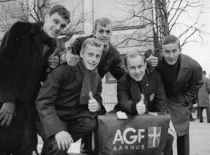 AGF spillere før afrejsen til Skotland.jpg