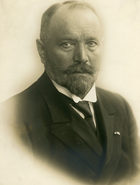 Fil:Michael Johansen, ca. 1904.jpg