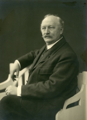 Arthur Edward Pries, ca. 1920.jpg