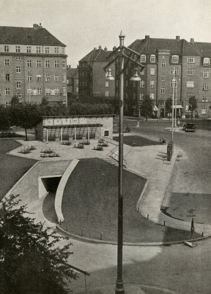 Fil:Harald Jensens Plads 1952-1953.jpg