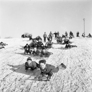 Kælkende børn, Børge Venge 1959.jpg