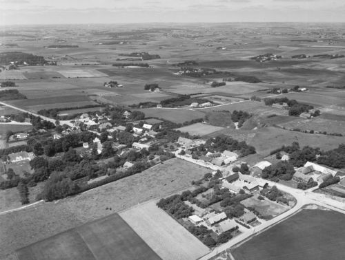 Ormslev luftfoto Sylvest Jensen 1956 B00814 002.jpg
