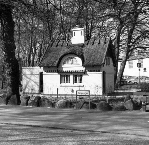 Nødtørftsbygning, 04.1971, Thomas Pedersen.jpg