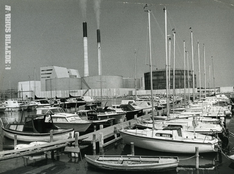 Fil:Århus Havn Lystbådehavnen ved Studstrupværket 1973 Foto Jens-Kristian Søgaard.jpg