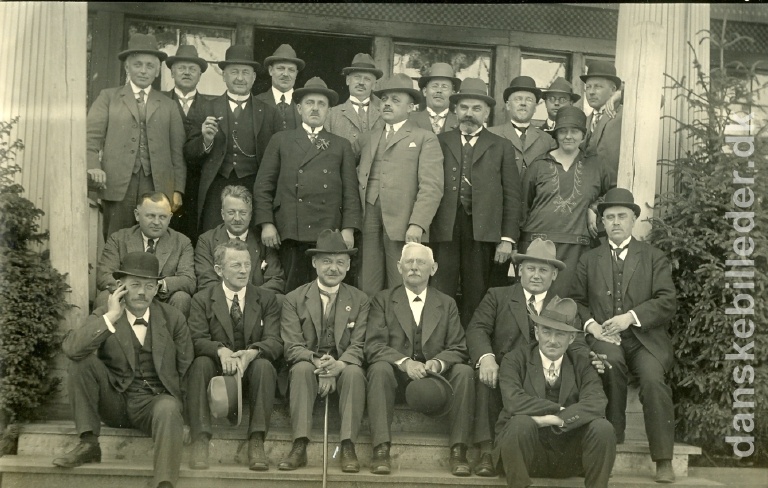 Fil:Aarhus Byråd på udflugt 1927.jpg