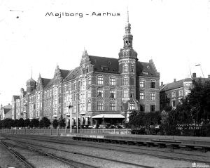000186370.jpg