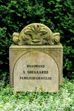 Gravsten Søegaard.jpg