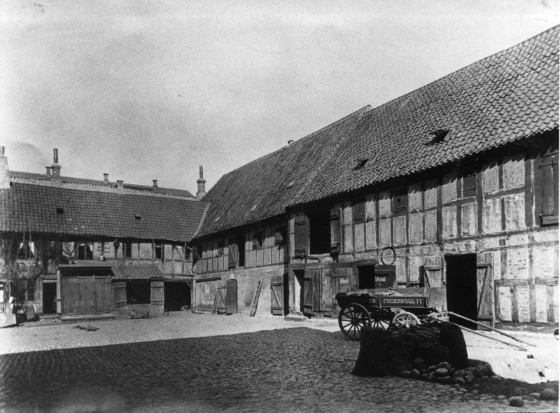 Fil:Frederiksgade 75-77, ukendt, 1905.jpg