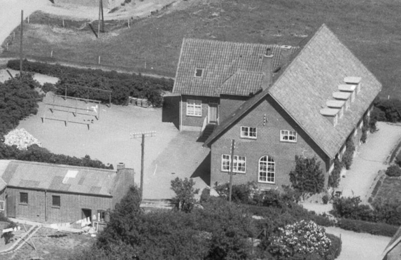 Fil:H07564 039c De Gamles Hjem i Lisbjerg Sylvest Jensen 1956.jpg