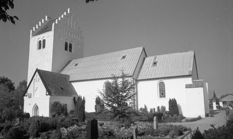 Fil:Egå Kirke 1961, Jørn Timm.jpg