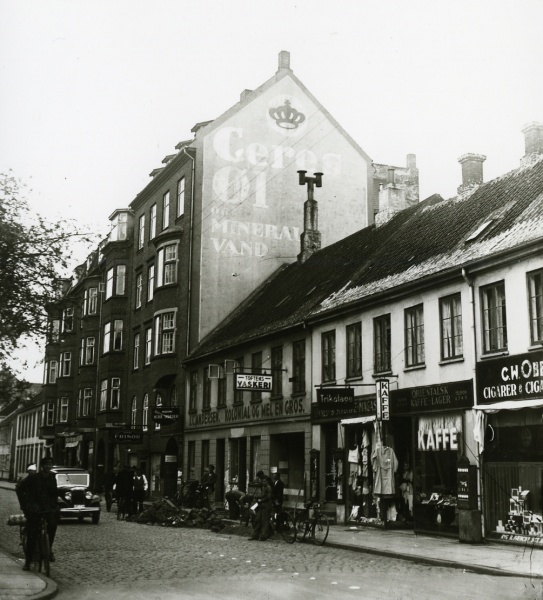 Fil:Fredensgade - aage fredslund andersen 1936.jpg