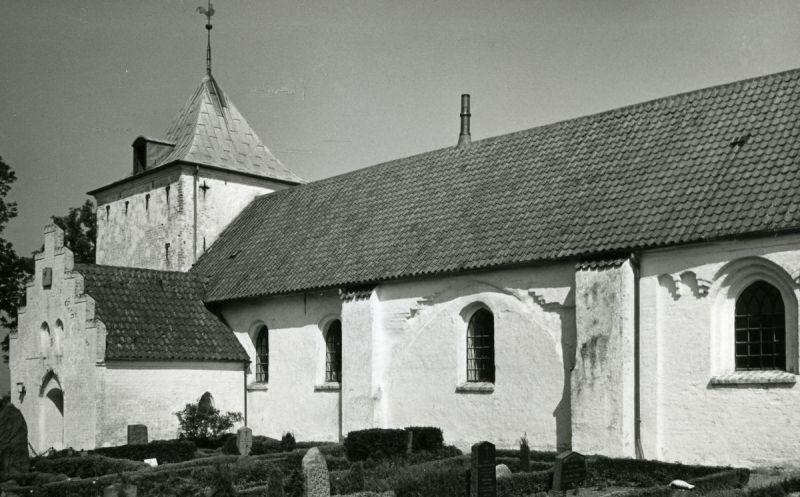 Fil:Ormslev Kirke 1963, Pedersen, Thomas.jpg