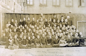 Borgerpigeskolen Vestergade 23, ca. 1889, ukendt fotograf.jpg